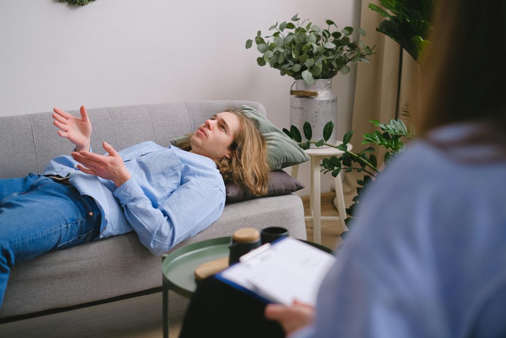 Woman engaging in CBT at California Detox & Recovery Center in Los Angeles, California.